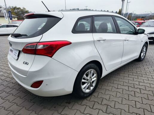 Hyundai i30 1.6i/88kW Trikolor