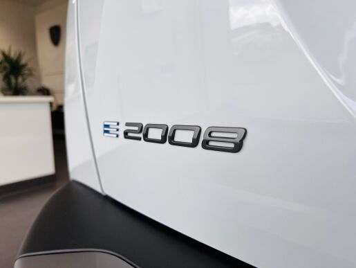 Peugeot 2008 GT Elektromobil, 100 kW