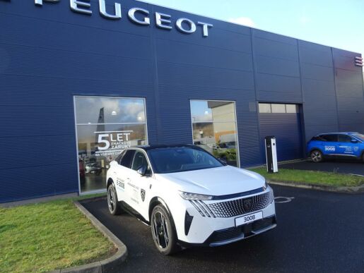 Peugeot 3008 GT Elektromotor 157 kW / 210 k