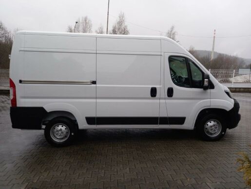 Peugeot Boxer Furgon 3300 L2H2 BlueHDi 140k