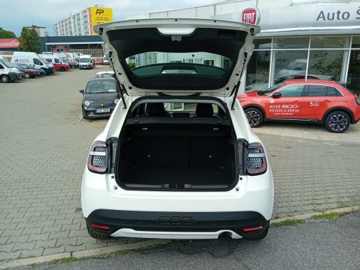 Fiat 600 1,2 HYBRID AT 100k /SKLADEM/