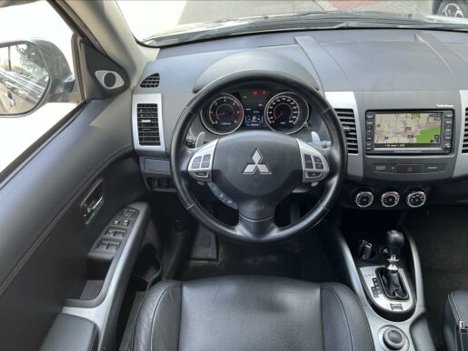 Mitsubishi Outlander 2,2 DI-D  Intense Plus AT