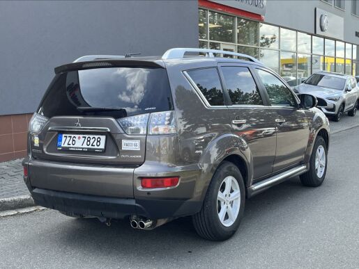 Mitsubishi Outlander 2,2 DI-D  Intense Plus AT