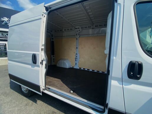 Peugeot Boxer Furgon 3300 L2H2 BlueHDi 120k S&S MAN6 