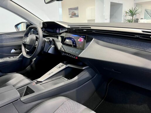 Peugeot 408 ALLURE, 130k, AUTOMAT