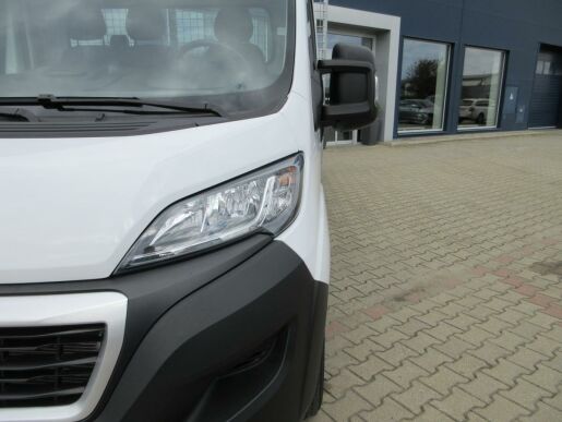 Peugeot Boxer Valník s hydraulickým čelem L3