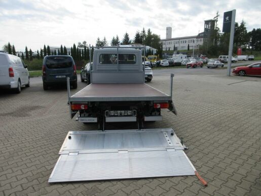 Peugeot Boxer Valník s hydraulickým čelem L3