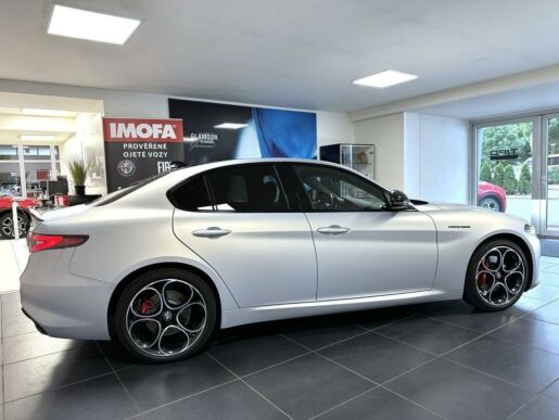 Alfa Romeo Giulia 2.2 JTD 210k AT8 ZF Q4 4x4 Com