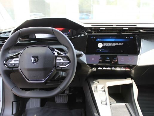 Peugeot 408 ALLURE Hybrid 136 e-DCS6