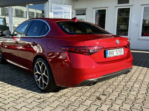 Alfa Romeo Giulia 2.0i 200k TI