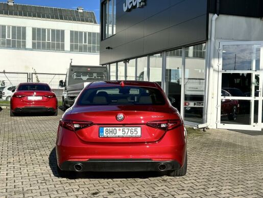 Alfa Romeo Giulia 2.0i 200k TI