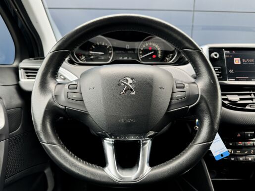 Peugeot 2008 ACTIVE, ČR, Výhřev, kamera