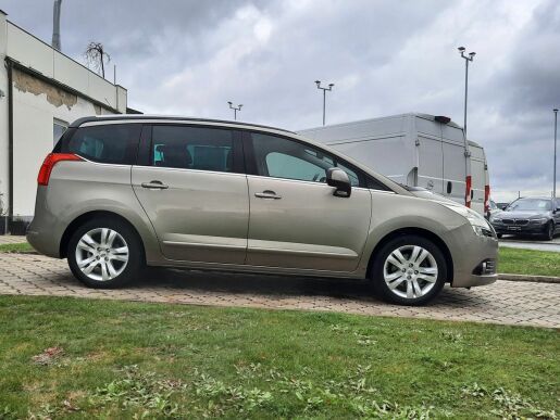 Peugeot 5008 ALLURE 2,0 HDI 150k M6