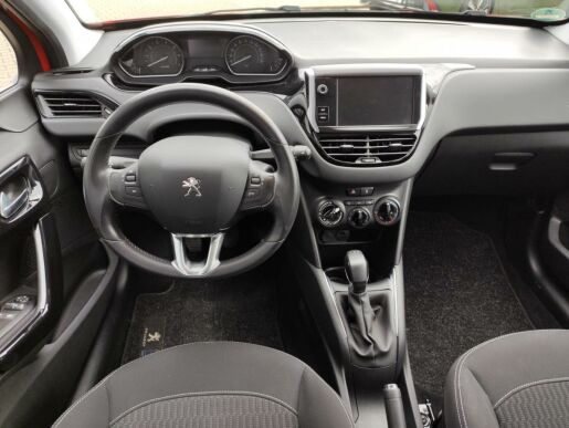 Peugeot 208 ACTIVE 1.2 82k ZIMÁKY SERVISKA