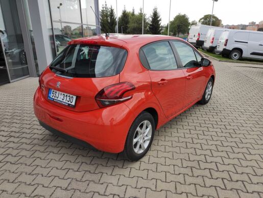 Peugeot 208 ACTIVE 1.2 82k ZIMÁKY SERVISKA