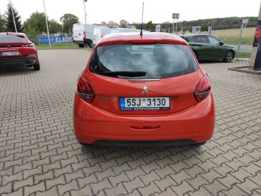 Peugeot 208 ACTIVE 1.2 82k ZIMÁKY SERVISKA