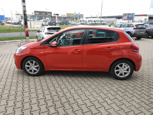 Peugeot 208 ACTIVE 1.2 82k ZIMÁKY SERVISKA