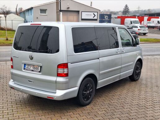 Volkswagen Multivan 2,5 TDI  CZ 7 sedaček 2x kola