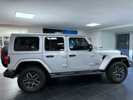 Jeep Wrangler Unlimited 2.0T 272k AT8 Sahara