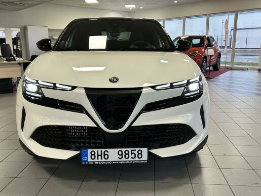 Alfa Romeo Junior 1.2T 136k Speciale