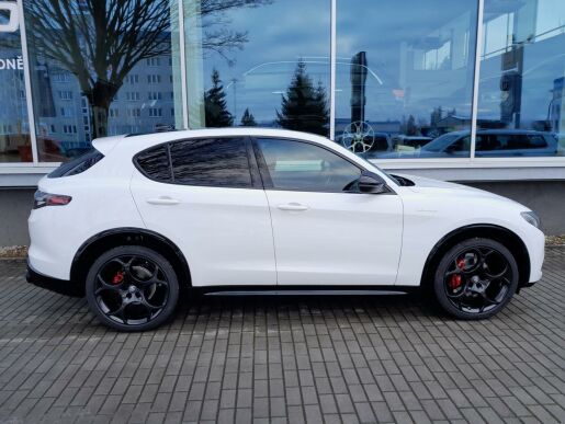 Alfa Romeo Stelvio Veloce 4x4 2,0 280PS