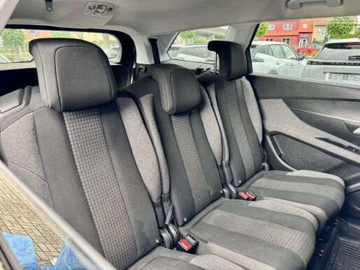 Peugeot 5008 ACTIVE, 7 Míst, ČR, Servis