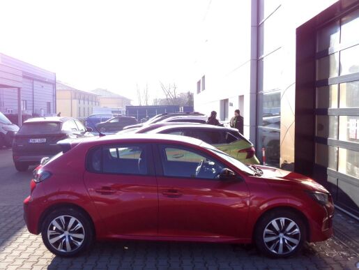 Peugeot 208 ACTIVE PACK 1.2 PureTech AT8