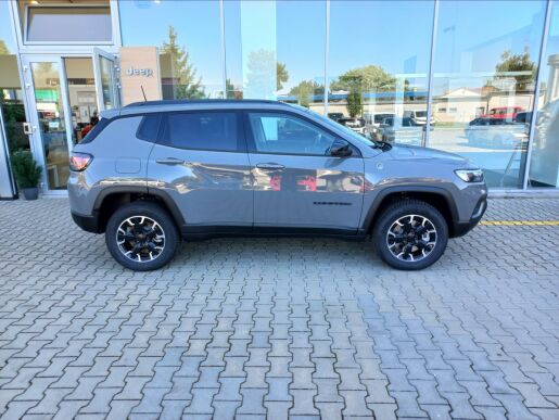 Jeep Compass 1,3 GSE 240k PHEV  Trailhawk