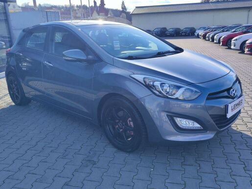 Hyundai i30 1.6 GDi/99kW Trikolor