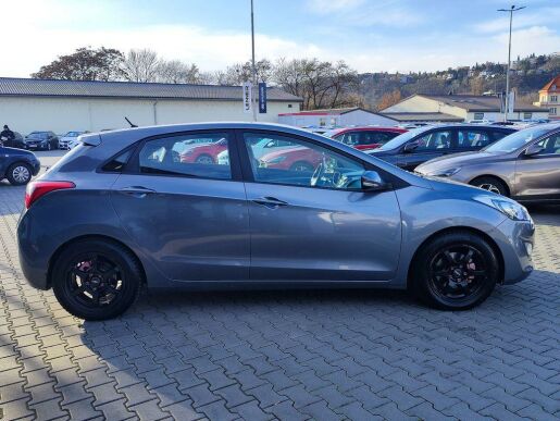 Hyundai i30 1.6 GDi/99kW Trikolor