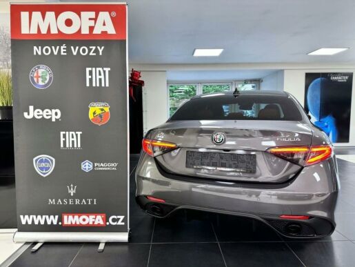 Alfa Romeo Giulia 2.2 JTDm 210k AT8 ZF Q4 4x4 Ve