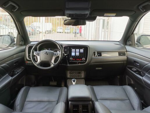 Mitsubishi Outlander 2,4 PHEV AT 4x4  Instyle