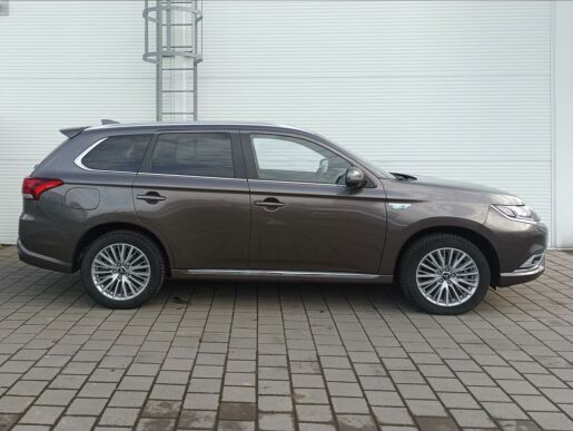 Mitsubishi Outlander 2,4 PHEV AT 4x4  Instyle