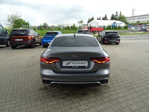 Jaguar XE D180 R - Dynamic SE