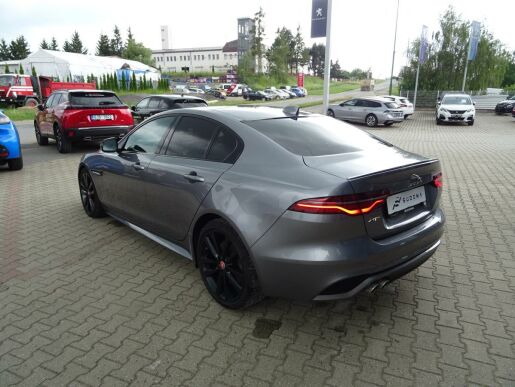 Jaguar XE D180 R - Dynamic SE