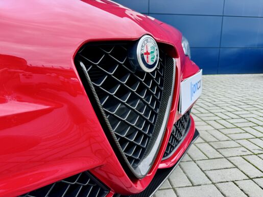 Alfa Romeo Giulia Quadrifoglio 510k, ČR, Carbon