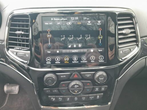 Jeep Grand Cherokee OVERLAND 3,0 V6 CRD 250k