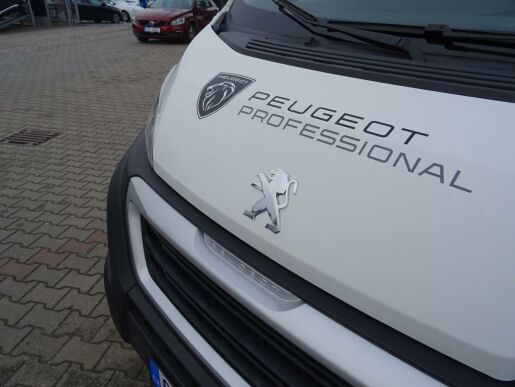 Peugeot Boxer odtahovka L4 2.2 BlueHDi 165k