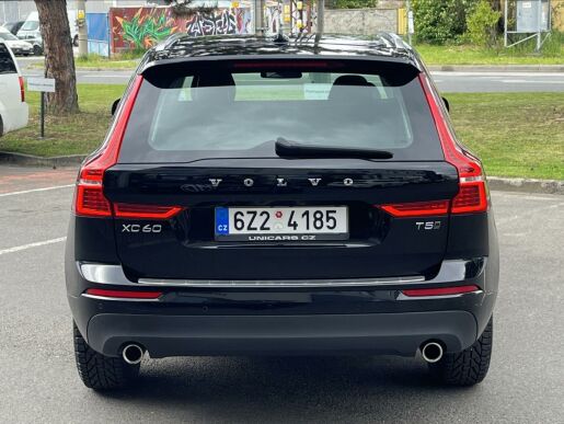 Volvo XC60 2,0 T5  ČR Momentum AWD AT